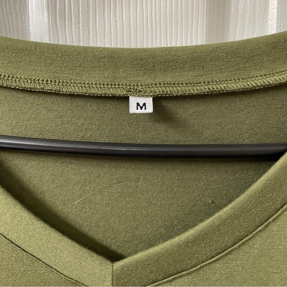 V Neck Color Block Shirt - Picture 4 of 4